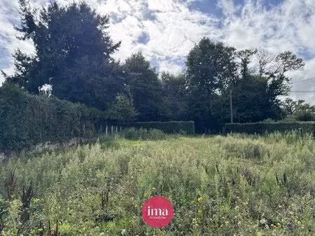 yvre l'eveque | terrain constructible viabilisé de 860 m²