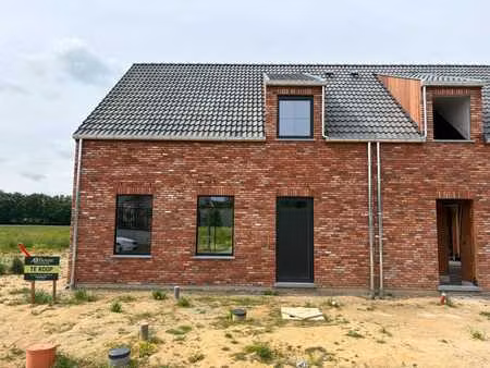 instapklare halfopen huis te koop in koolskamp