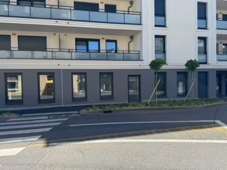 location locaux professionnels 2 pièces 96 m² à hagondange (57300)  1 500 €