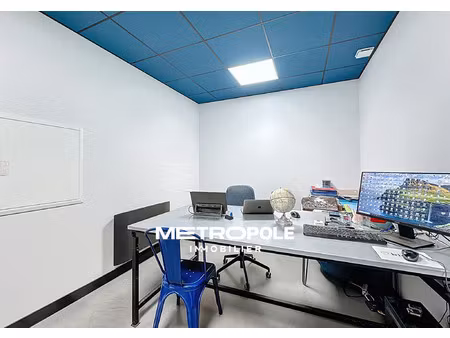 à louer bureau avec parking privatif
