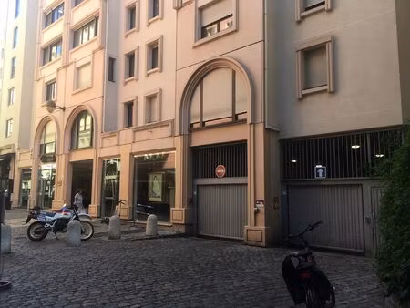 place de parking souterrain