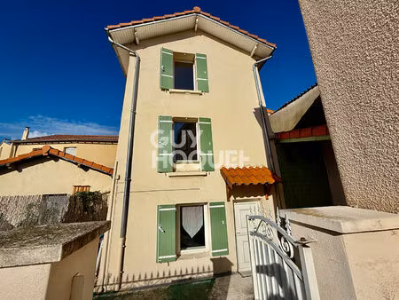 malintrat - maison de bourg 64 m²  2 chambres  cour.