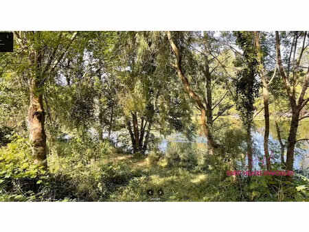 bordure loiret beau terrain de 3337 m² .