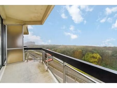 instapklare studio met frontaal zeezicht