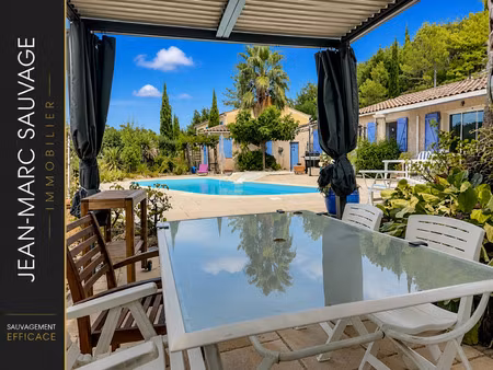 villa de plain-pied avec studio indépendant  piscine et vue