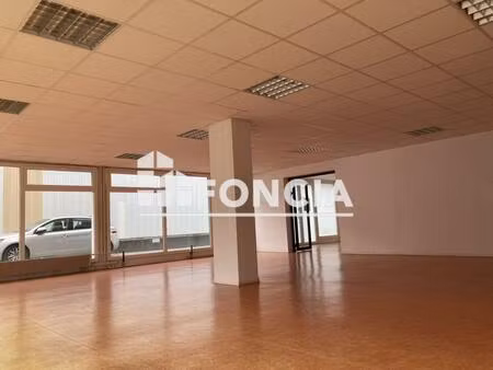 location - local professionnel - 159 63 m² - 11 925 €/an hc ht