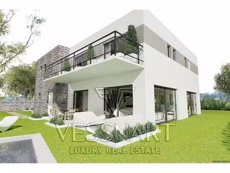 magnifique villa moderne avec piscine  au calme