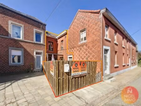 2 façades à rafraîchir  3ch + grenier  cave  terrasse  peb d