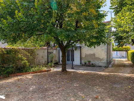 vente maison 4 pièces 92 m² à villeneuve-la-comtesse (17330)  159 000 €