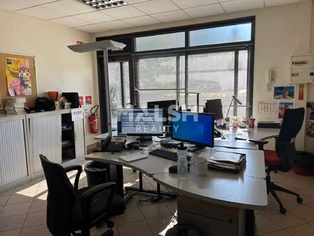 location local commercial 176m²