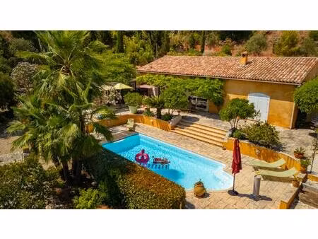 mas provencal- 5 pieces- 240 m2- terrain 8000 m2- la motte