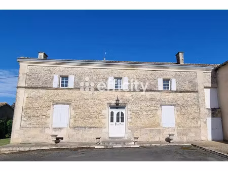 vente maison 5 pièces 206 m² à villefagnan (16240)  199 000 €