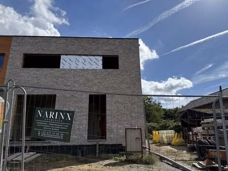 moderne nieuwbouwwoning met vrijstaande garage en kelder  casco afgewerkt