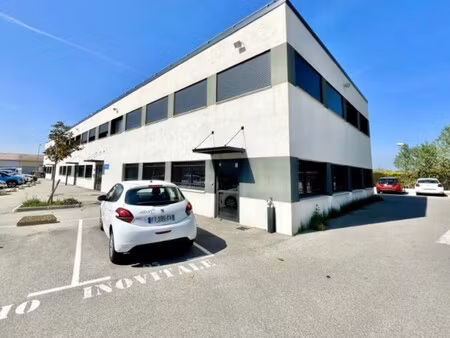 location local professionnel 297m² eguilles 13510