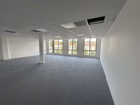 location local professionnel 398m² angouleme 16000