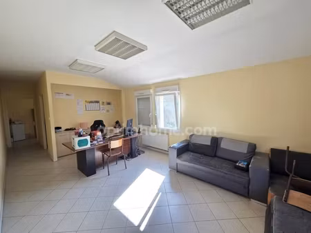 a vendre!!! ensemble de rapport déjà loué comprenant un entrepôt et un studio