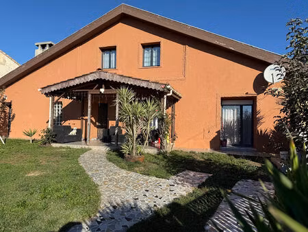 maison de 219 m2 avec jardin