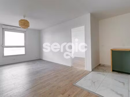 vente appartement reims 51100 - 148000 € - surface privée