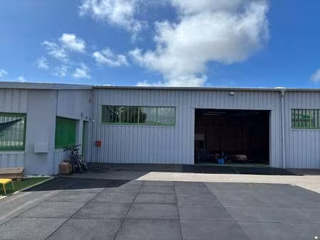 location bureaux et commerces aux sables-d'olonne (85100) : à louer / 260m² les sables-d'o