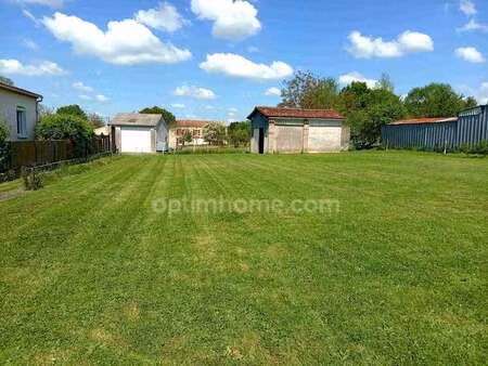 vente terrain à mervent (85200) : à vendre / 985m² mervent