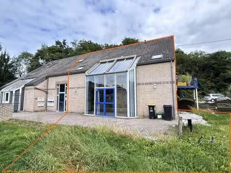 duplex 3ch à rafraichir avec terrasse  jardin et parking !