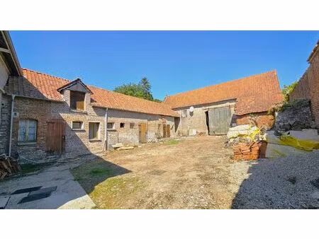 grande maison individuelle de village : 3 chambres  avec beau terrain arboré et de vastes 