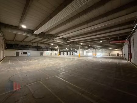 3.000 m² d'entrepôt logistique à louer près de l'autorout...