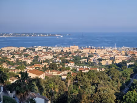 studio meuble vue feerique avec terrasse et parking prive