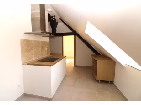 presles duplex avec cachet  cave et stationnements