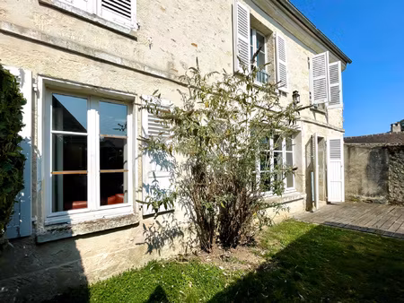 belle maison de 170 m2  4 chambres  jardin  parking