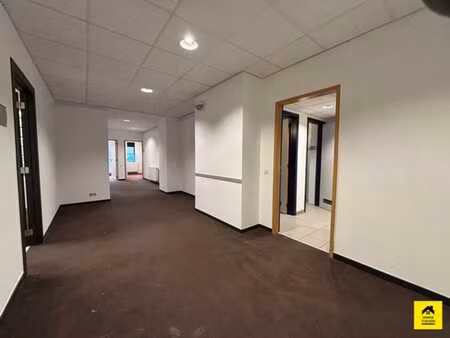 5 bureaux a louer a courcelles