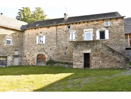 location maison 5 pièces 148 m² à quins (12800)  973 €