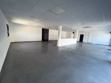 location locaux professionnels 1 pièce 150 m² à lucciana (20290)  1 675 €