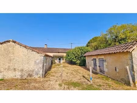 maison en pierre sur les hauteurs