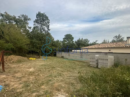 terrain constructible de 400 m2 à foissac