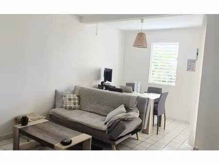 location appartement  m² t-4 à sainte-rose  650 €