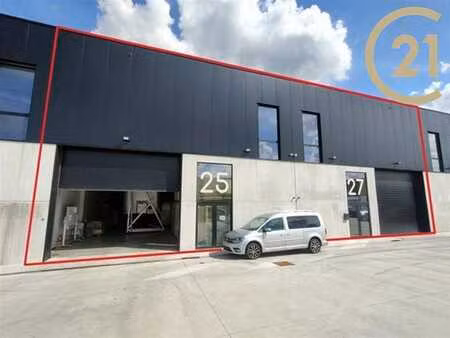 entrepôt/ hall de stockage/atelier à louer dans le zoning de