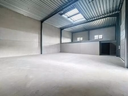 loge de 225m avec mezzanine pouvant accueillir des bureaux