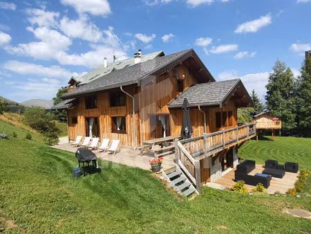 chalet d'exception skis aux pieds  le corbier  domaine des s