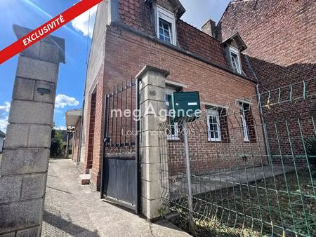 maison semi-mitoyenne de 96 m² habitable  3 chambres  le tout bâti sur 500 m² de terrain c