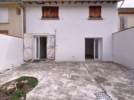 appartement t3 entièrement rénové avec cour privée