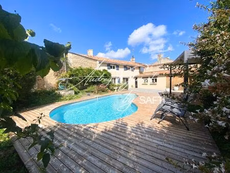 maison de caractère  avec sa piscine