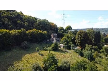 maison 2 chambres avec un grand terrain