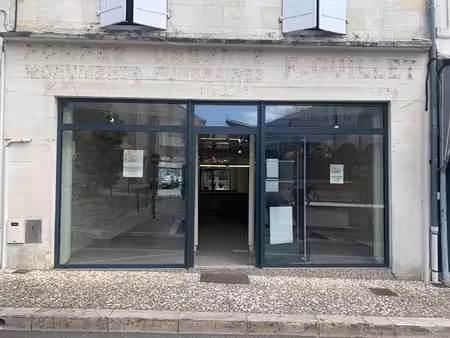 location commerce 3 pièces 77 m² à jonzac (17500)