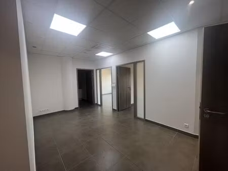 location bureau 59 m² à ajaccio (20090)