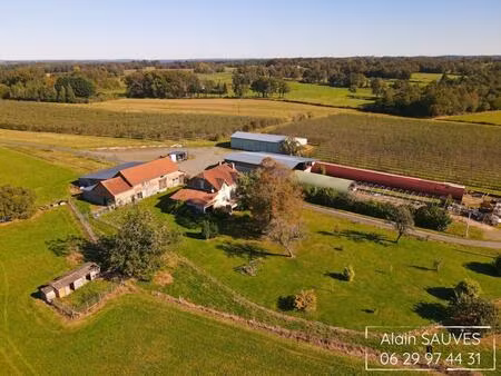 maison et grange 265m² / 10 chs / 18 hects / dépendances / etang