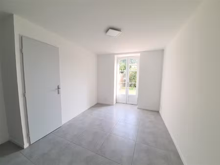 appartement t1bis meublé au rez-de-chaussée de 38 m2 au cent