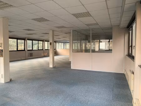 location bureau 253 m² à saint-avertin (37550)