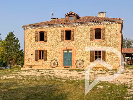 location maison 7 pièces 228 m² à mongausy (32220)