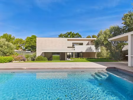 location meublée maison 6 pièces 231 m² à saint-rémy-de-provence (13210)  4 500 €